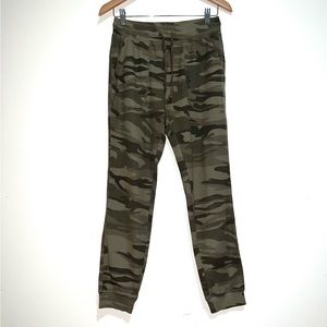 Rachel Zoe camo thermal lounge sweatpants M